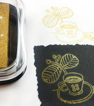 Load image into Gallery viewer, Delicata Pigment Ink Pad Golden Glitz (DE-000-191)
