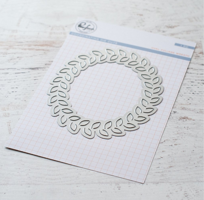 Pinkfresh Studio Die Oval Foliage Wreath by Inna Moreva (PFCC0619)